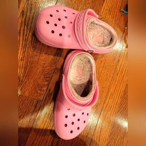 Crocs girls pink lined clogs size c11